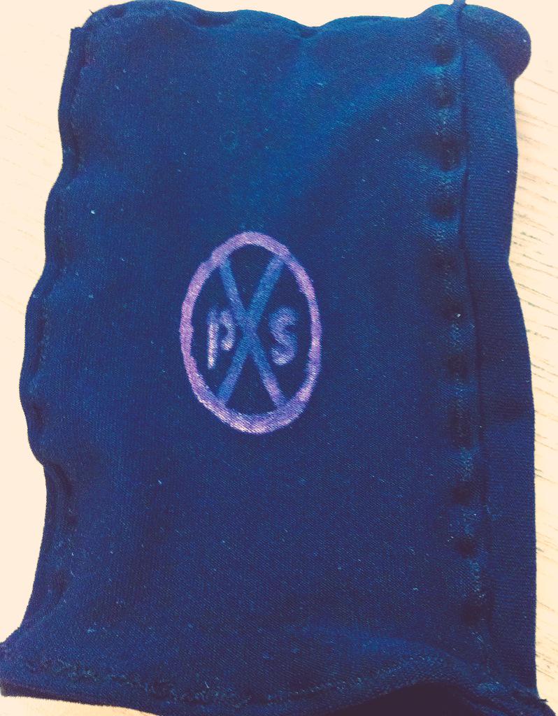 PocketSleeve's tweet photo. Logo now comes in pink!! 💁💅👛🎀💗💝 get yours for only 5$!!!! http://t.co/PgHF5tkZLS