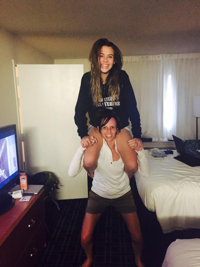 elliebean7's tweet photo. that moment when you know you're going to fall #squatin' http://t.co/Z8J69pLE9E