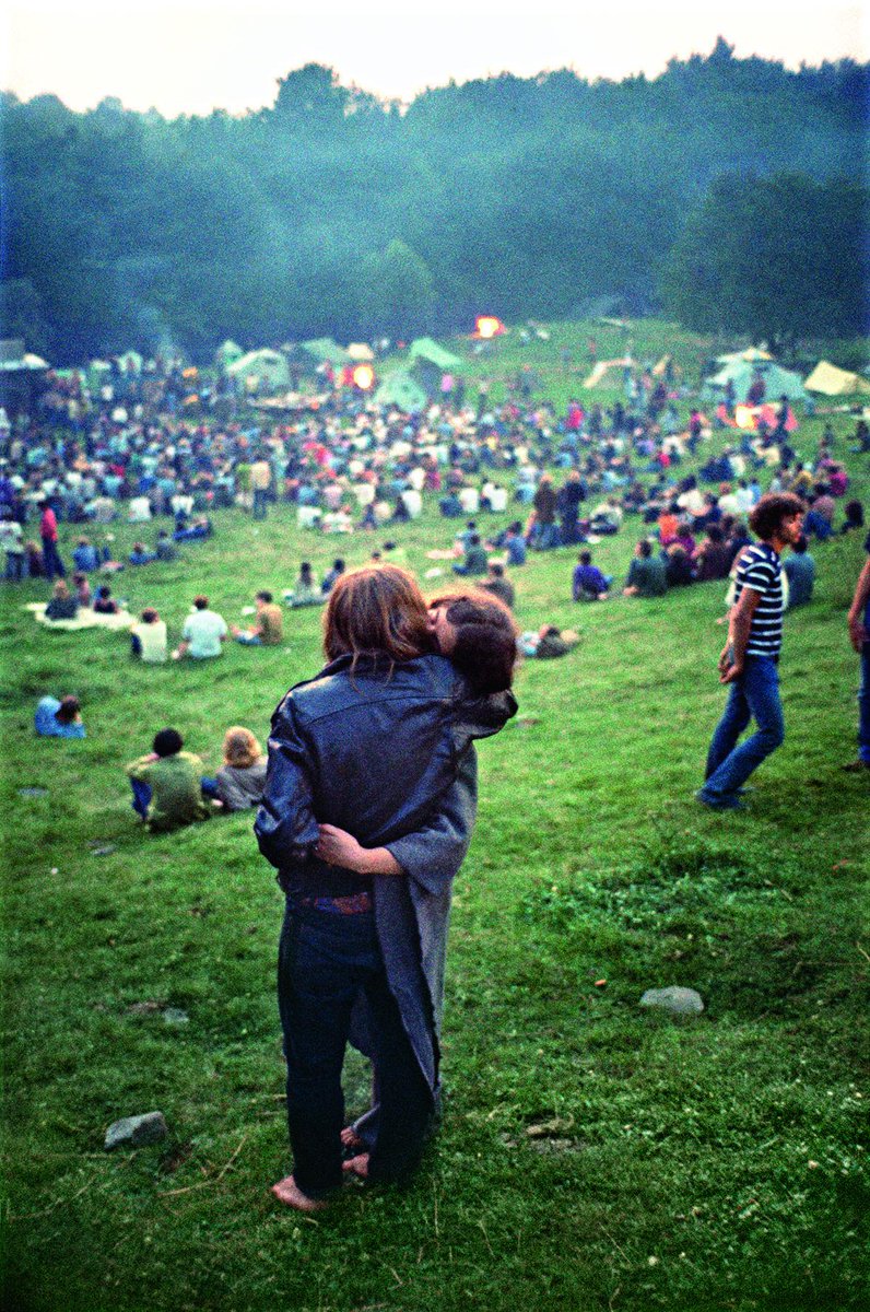 YKBilbao's tweet photo. ¡13 DE ABRIL, celebra el Día Internacional del Beso con @YKBilbao!   #Fotografía #Woodstock https://t.co/zVNIiCNFvE http://t.co/nQN5lKHGUe
