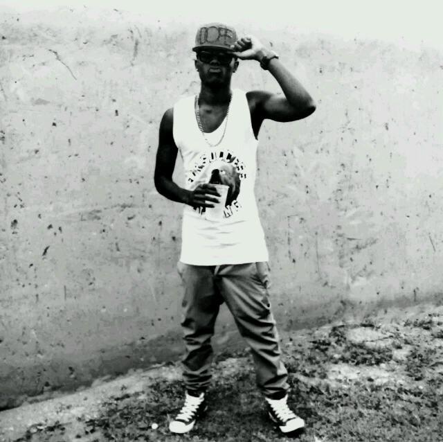 KidmacSa's tweet photo. #Mr_1in2out My Brother S/O to All his Hugz x Kisses mixtapes Prod by Himself n S/O to his comin EP Brrr @Jewz1in2out http://t.co/DjhyFueoO2