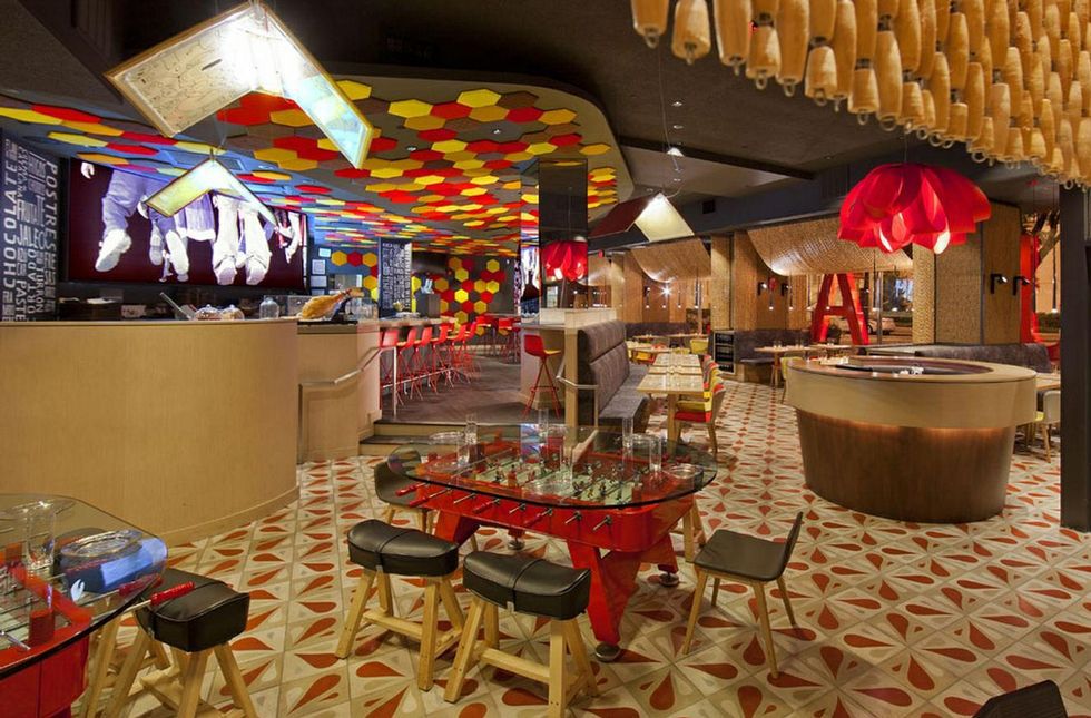 En el templo del tapeo de José Andrés lavozdegalicia.es/noticia/gastro… vía <a href="/lavozdegalicia/">La Voz de Galicia</a>