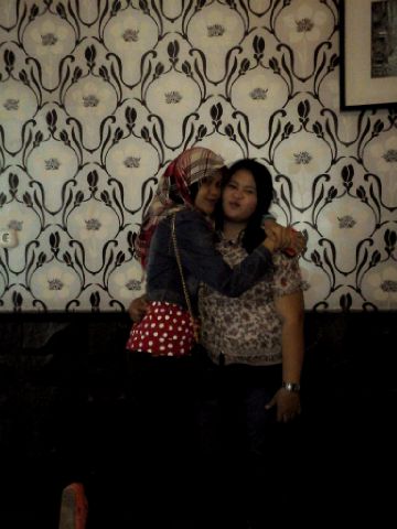 rismayant's tweet photo. Temu kangen!!sekian bertahun2 gk ketemu😘😚 http://t.co/qQh76Imom3