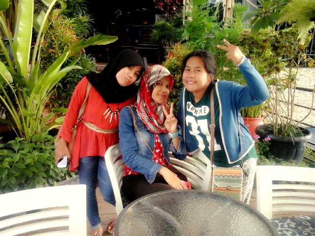 rismayant's tweet photo. Temu kangen!!sekian bertahun2 gk ketemu😘😚 http://t.co/qQh76Imom3