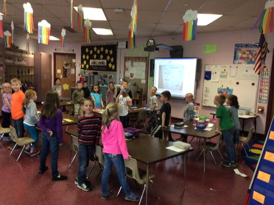 tshulvey1's tweet photo. Standing to play a game of Sparkle! http://t.co/Vzw7zvDGXf