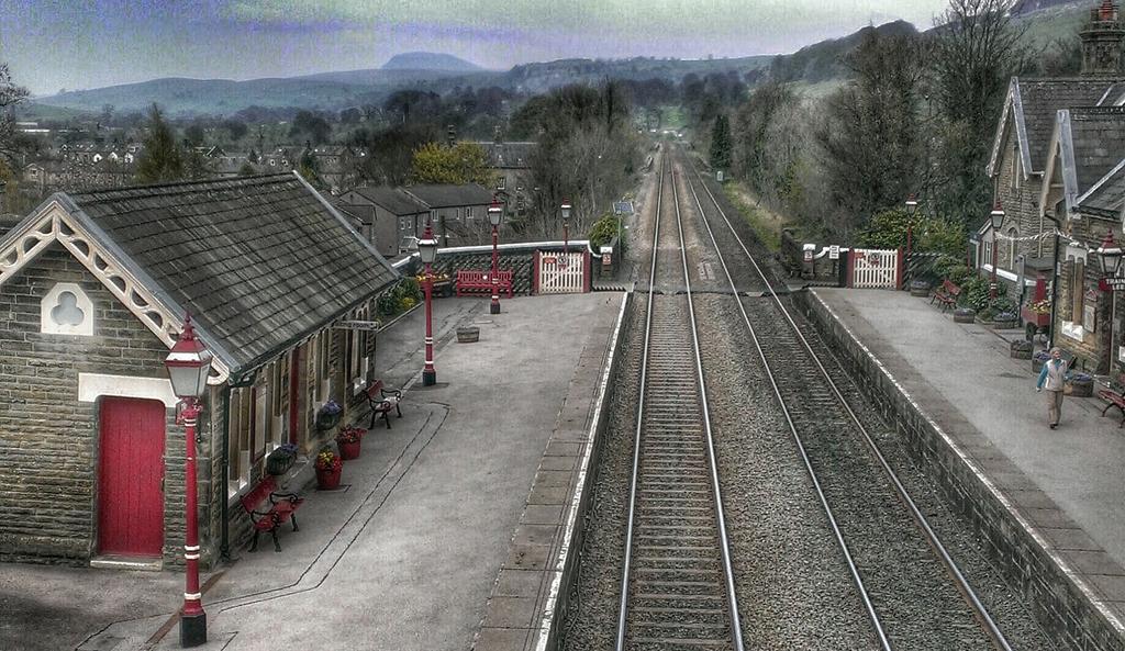 sivitterakj's tweet photo. Looking down the track..#Settlestation #Yorkshiredales http://t.co/6r6fX4jfAU