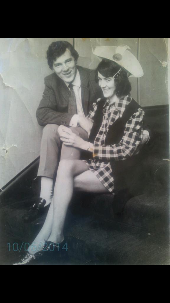 PINKMURRON's tweet photo. My mammy &amp; daddy a very  long  time  ago. Miss them both  😢💕 http://t.co/ngnvxaqOSi