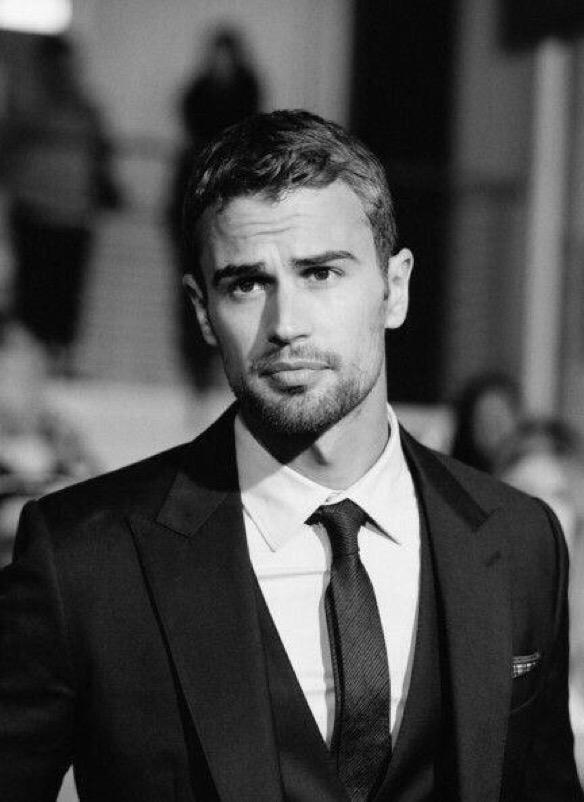 YouKnowYoureGrk's tweet photo. Friendly reminder Theo James is Greek 😻😍😻😍👅 #YouKnowYoureGreekWhen http://t.co/OIDQy0nRwZ