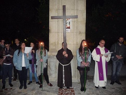 santacruzlareal's tweet photo. Viacrucis de los #Colegios Mayores de la UGR en #ColegioMayor#StaCruzLaReal#Dominicos#Granada http://t.co/Qu7iRG860J http://t.co/74EWwpWCZz