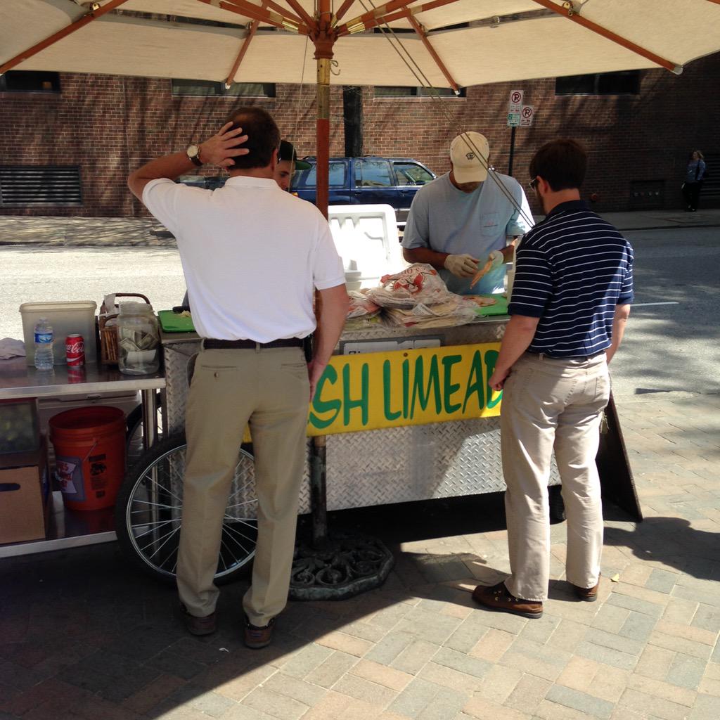 simonsalacarte's tweet photo. What a great day today!  Everyone was lined up down the street.  Thanks for having lunch with us! http://t.co/3tgM8P720k