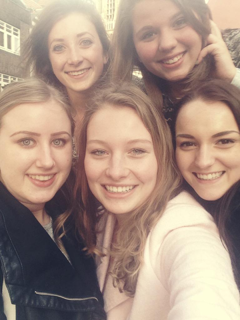 larrris_'s tweet photo. Lekker uiteten geweest met lieve klasgenootjes 👭 http://t.co/N2UgWtzGf9