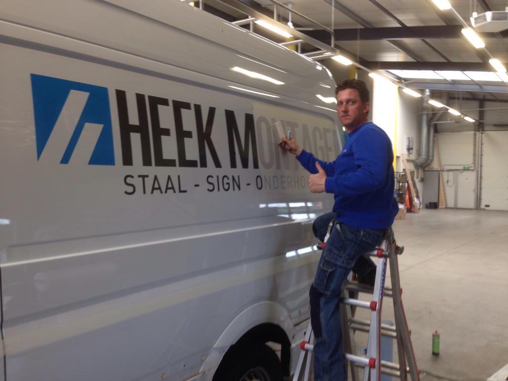 reneheek's tweet image. In samen werking met JABE en HeekMontage... Bus weer in nieuw jasje....