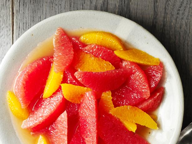 FoodNetwork's tweet photo. Grapefruit 101: Learn how to segment them, then use them in 5 yummy recipes http://t.co/QtrRF9AZvv. http://t.co/RO7eB2IF3q