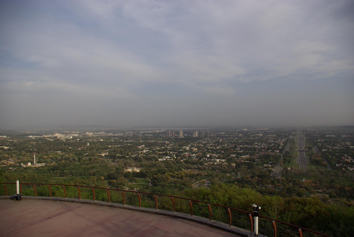 fazalPK2's tweet photo. @aaodostikarein @chintan_connect View of 9th avenue from daman e koh #islamabad #othersight http://t.co/dpUWzfvBwg