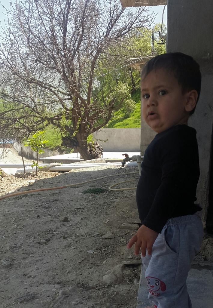 كه من ته نيا بم 
ئيتر قه ربالغى جيهان به من جى؟؟