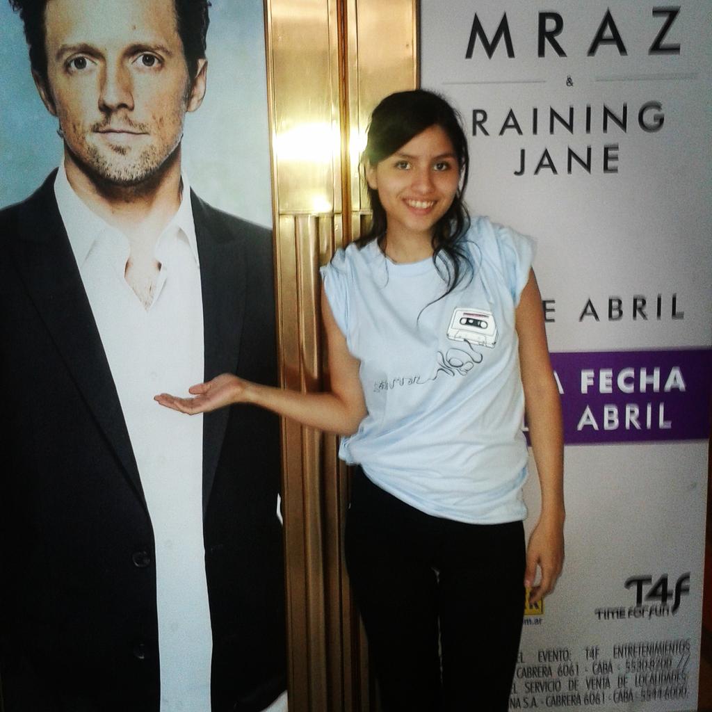 Leizahh's tweet photo. El sábado con la remera que me gané en el concurso de @T4FArgentina  antes de ver el show de @jason_mraz  *-*! http://t.co/l34eJWSPNl