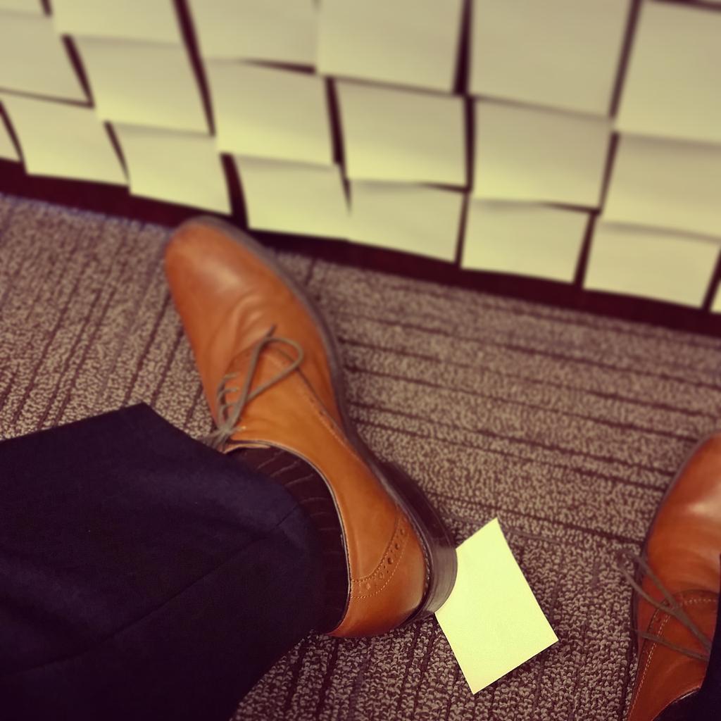 Karpeezie's tweet photo. When you Post-It Note your boss' desk and he still hasn't removed them all yet. #AprilFoolsFails http://t.co/ihY3IhbzTO