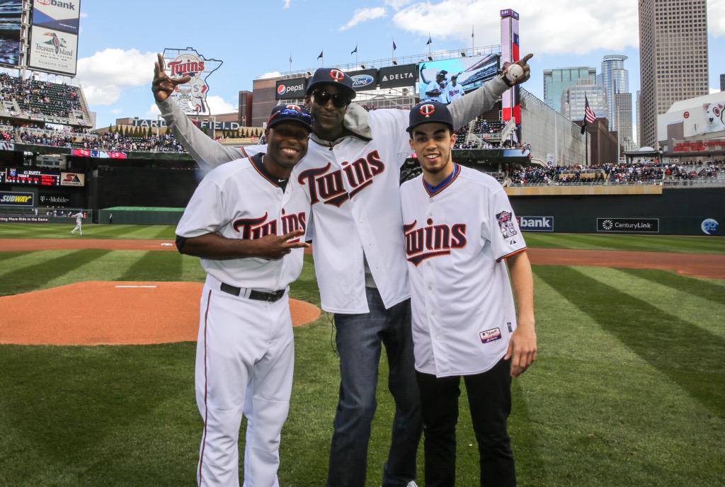 Twins's tweet photo. .@toriihunter48 welcomes KG and @Tyusjones06 to #TwinsHomeOpener! http://t.co/L6V4aO7lME