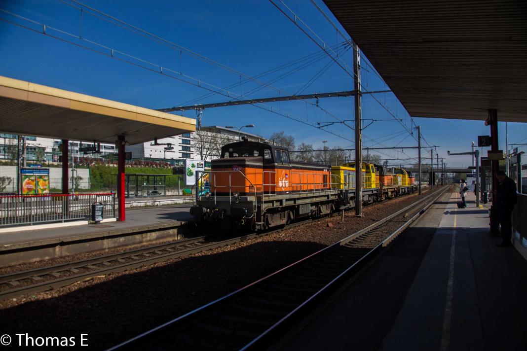 z5359's tweet photo. Un petit TM arrive en #gare de #saintquentinenyvelines #bienca #efficaceca #diesel #sncf @ConnectGares @RerTgv http://t.co/3lvZg0IKP4