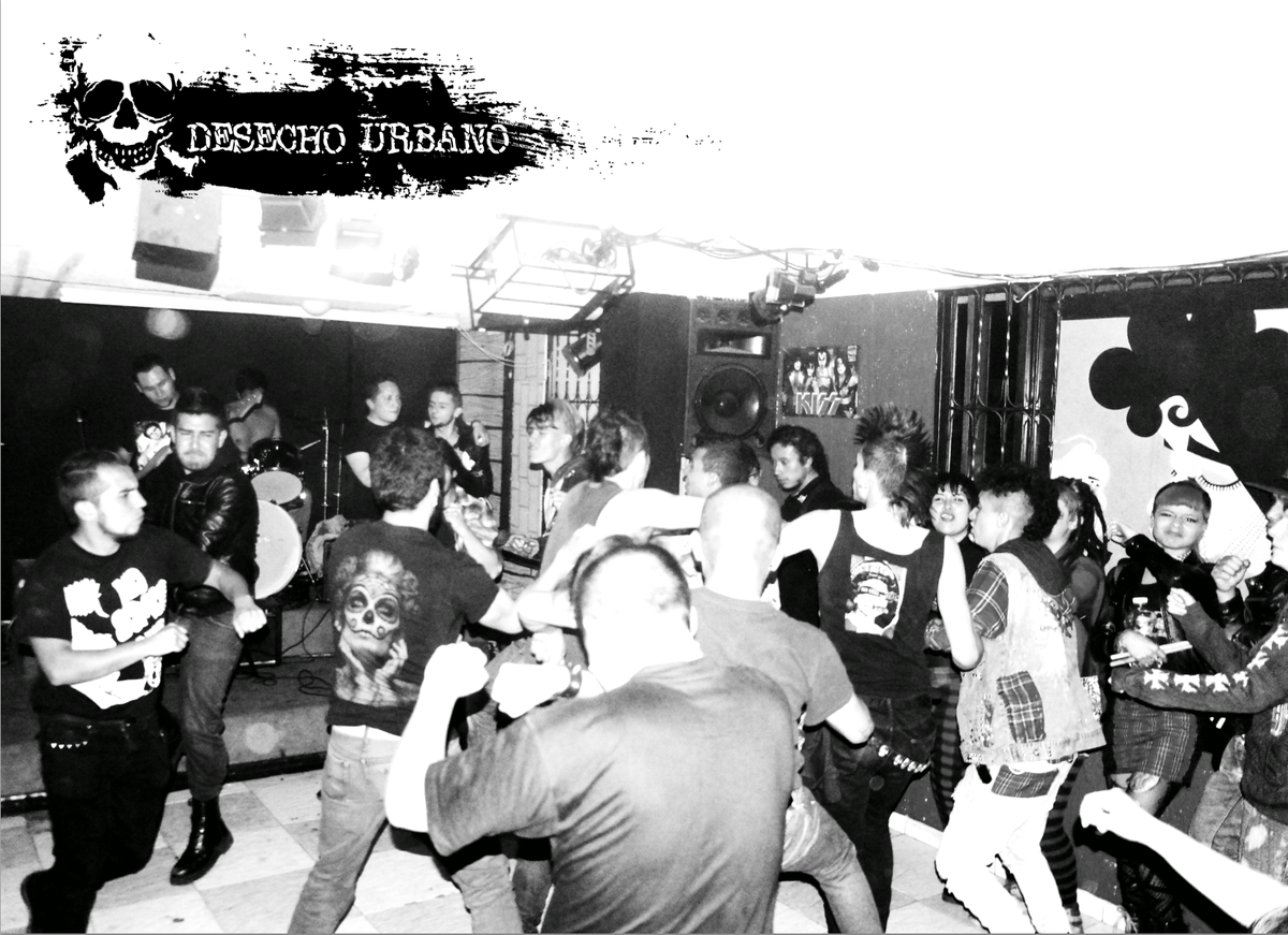 DesechoUrbano's tweet photo. #PunkPorDocena #PunkParaPunk @DesechoUrbano @alejoaponte16 #ForceBar #Punk #oi #Streetcore #StreetcoreBogotá http://t.co/L3MqSKKH64