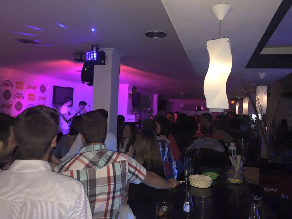 COLLAGEPOP's tweet photo. Fotito del bolo del Sabado en el pub Carpe Diem (Moraleda de Zafayona)...tremenda nochee!!!Gracias a Todossssss!!!! http://t.co/KeuFh37cjg