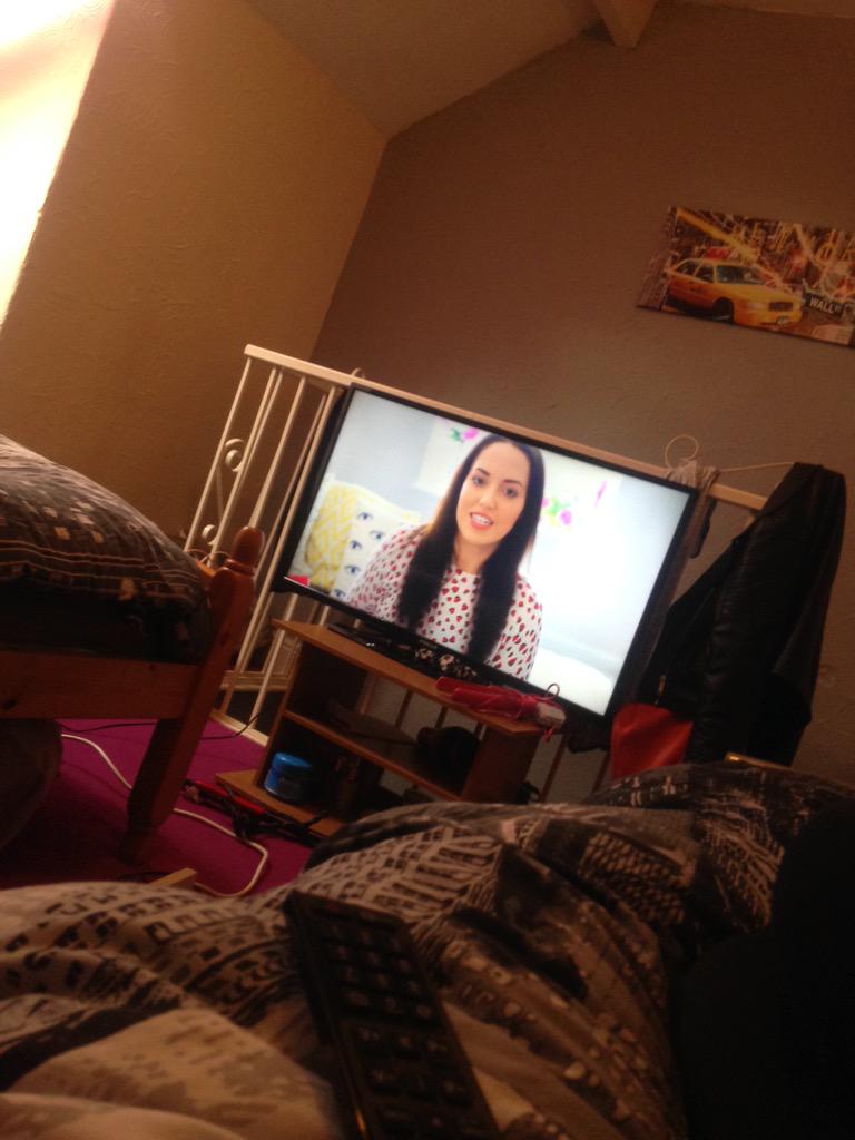 Merefan_'s tweet photo. your on my tv!!! @velvetgh0st http://t.co/sjPm8JuEgj