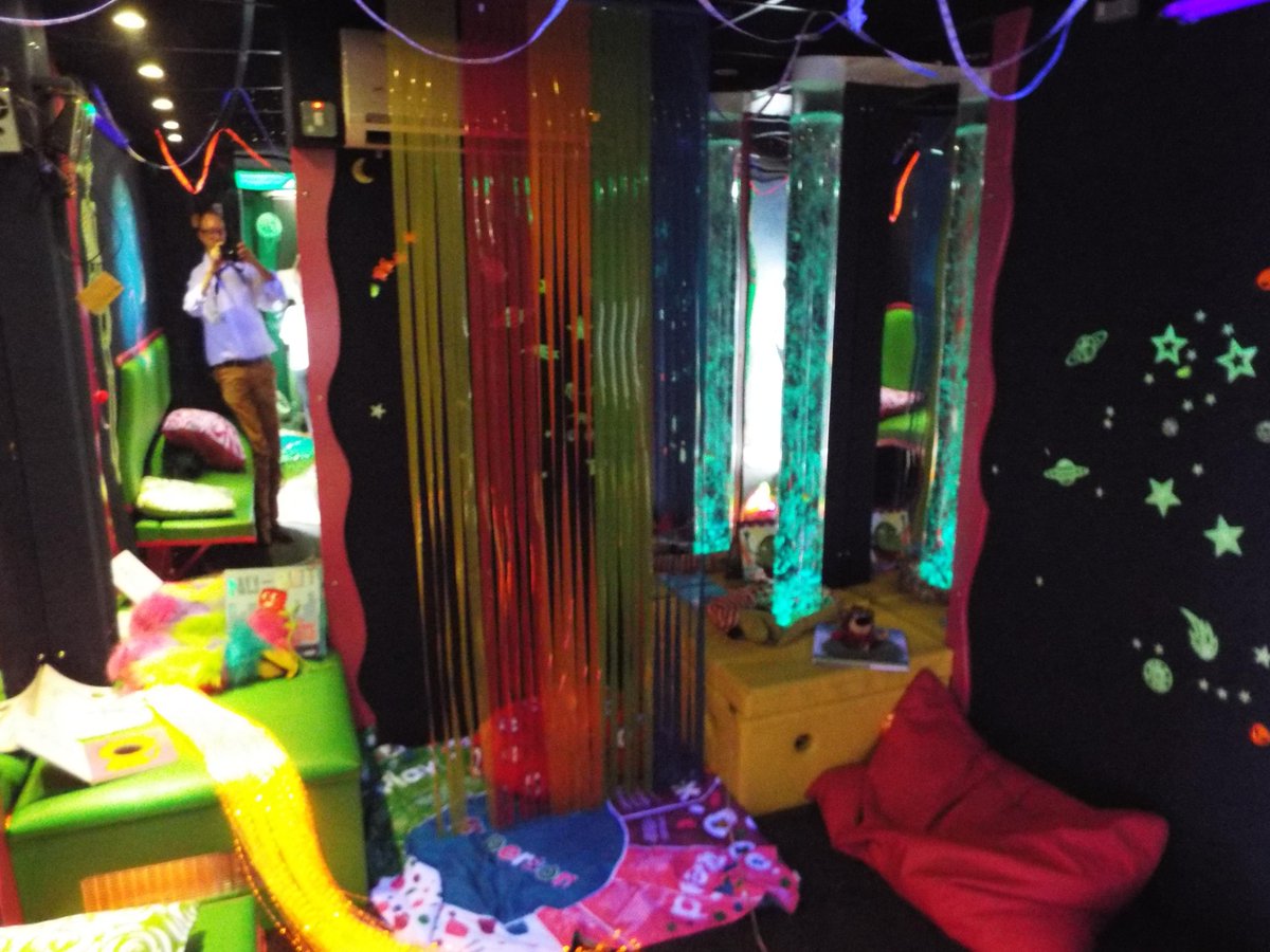 SenseScotland's tweet photo. Dundee get ready #SensoryBus in City Square DD1 3BB  Tue 14-Wed 15 Apr Explore, play &amp; learn http://t.co/cGIUctBenc http://t.co/PVRIJymrSL
