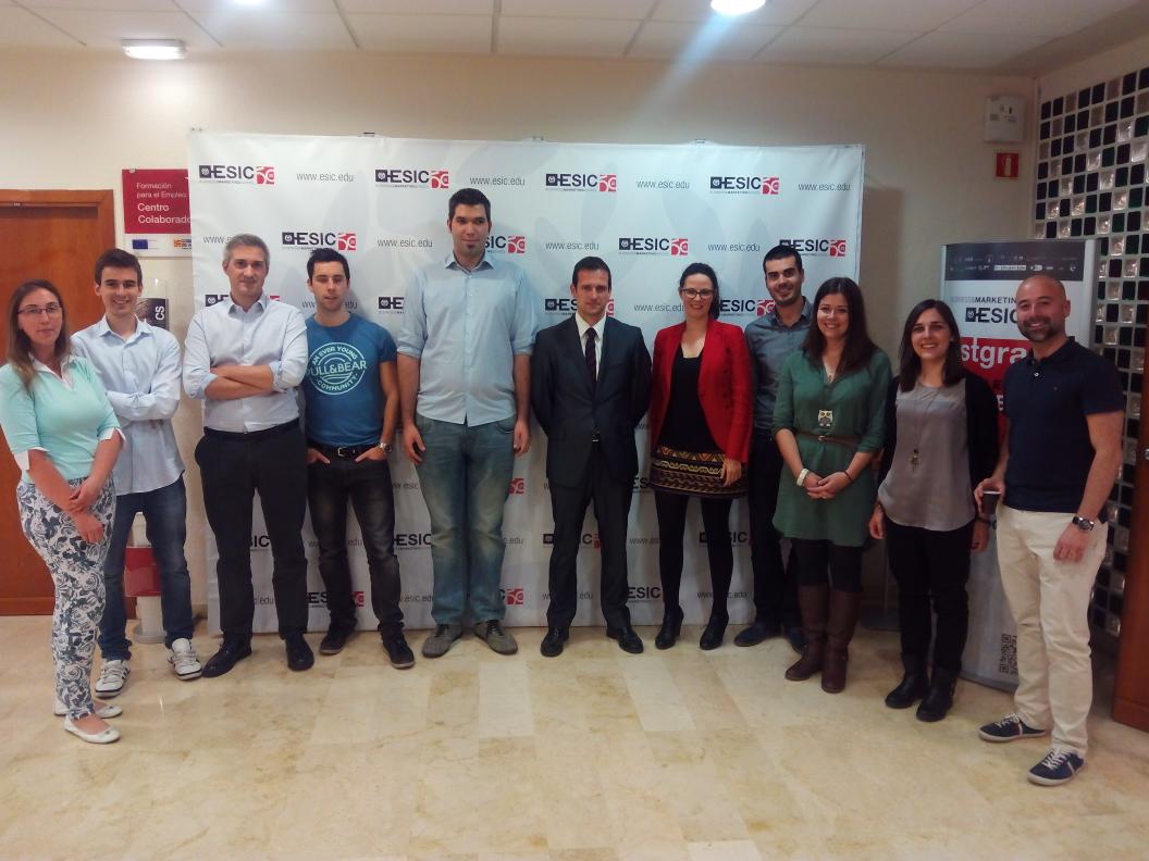 esiczaragoza's tweet photo. El grupo del seminario de #gestionclientes con @sbernues vuelven a clase tras el descanso, aprovechad!! http://t.co/o2vTa3A9Vp