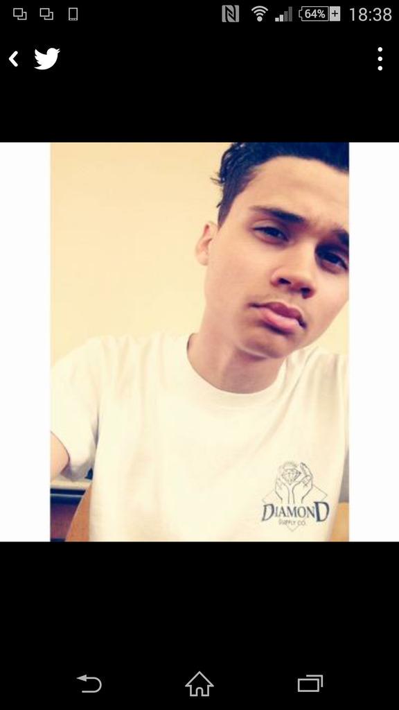harounmohamed2's tweet photo. @c_alcybb quand tu ressemble a un singe ! 😂 http://t.co/A0TrBRO5u9