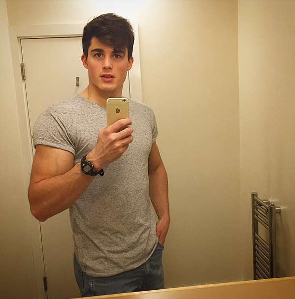 El profesor de matemáticas más sexy que todas las chicas quieren tener goo.gl/rKFKCw