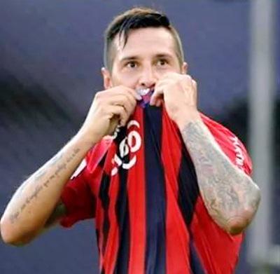 fabbrojony17's tweet photo. #DiaInternacionaldelBeso !! Esta camiseta ,Mi segunda piel !!! 🔴🔵 http://t.co/wFQRDcNwou