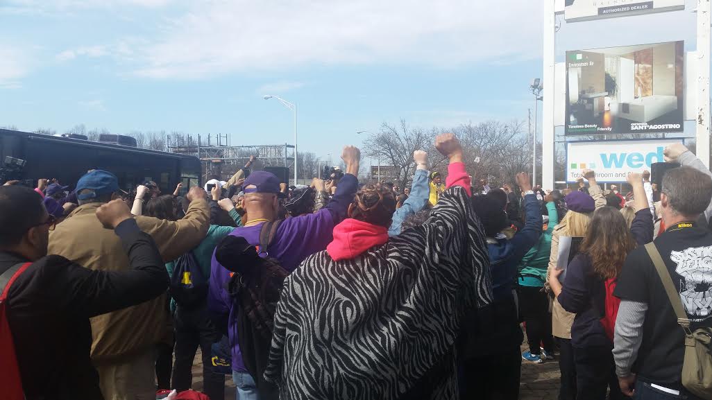 ColorOfChange's tweet photo. We support courageous @NYjusticeleague marchers walking to demand @BarackObama &amp; Congress do more to end police abuse http://t.co/f6FAEDIZeb