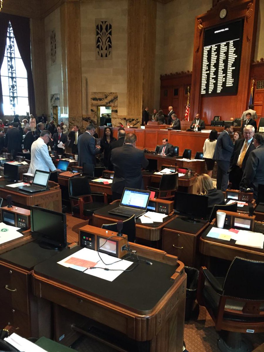 barbaraleader1's tweet photo. Hustle and bustle inside the House of Representatives in the last moments before opening http://t.co/9SyWoOUf9u