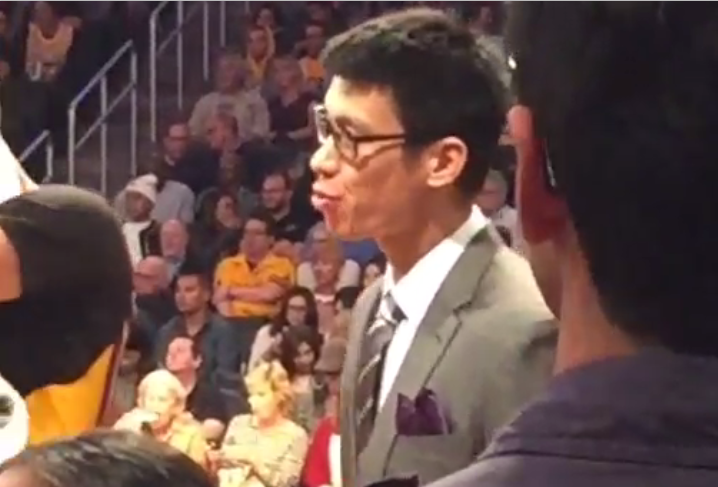 Librafree's tweet photo. IG Video: @JLin7 is either playing bball or eating. LOL #TwolvesVSLakers What are you eating? https://t.co/LbRcUZKpCm http://t.co/UUJCENiohD