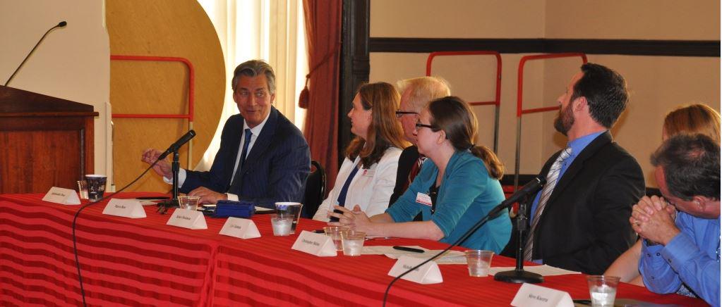 connect2canada's tweet photo. #AmbDoer touts long-term benefits of trade agreements while addressing #utampa roundtable. http://t.co/NwjsPiQcmv http://t.co/RsMdh9SxjL