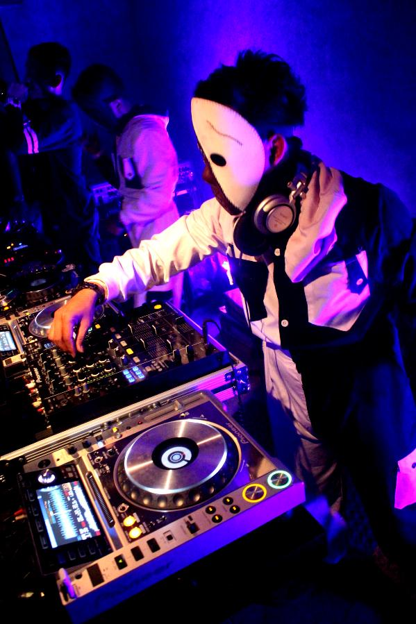 c_2crazy's tweet photo. #2crazy @SOCIALKITCHENSL http://t.co/CSmiRQmhRV
