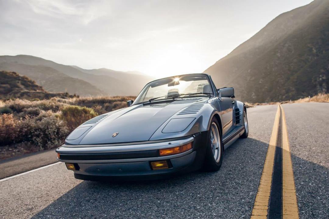 neun11er's tweet photo. A very special 911, air-cooled and turbo charged 3.3l (built from 1981-1989):

The 930 Flachbau
#Porsche #Flachbau http://t.co/wr8UCdQmAU