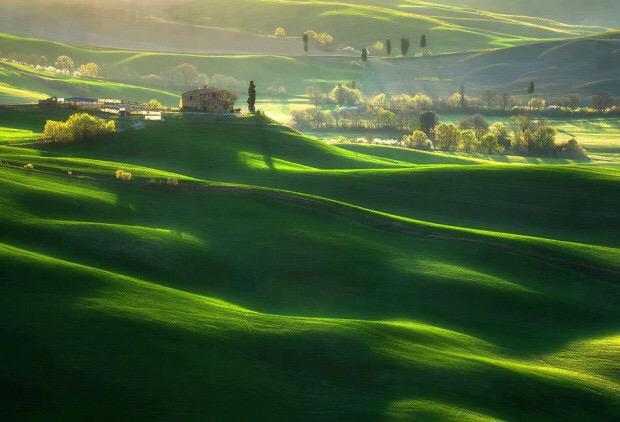 WelcomingEarth's tweet photo. Tuscany, Italy http://t.co/sPu8z5RgSV