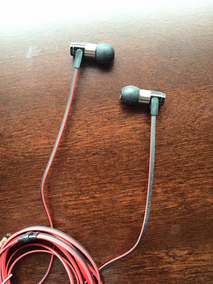 BSXAudio's tweet photo. Who wants a pair of BSX Basix? RT and Follow for a chance to win a free pair! #BSXaudio http://t.co/PsJuxLKJ7w