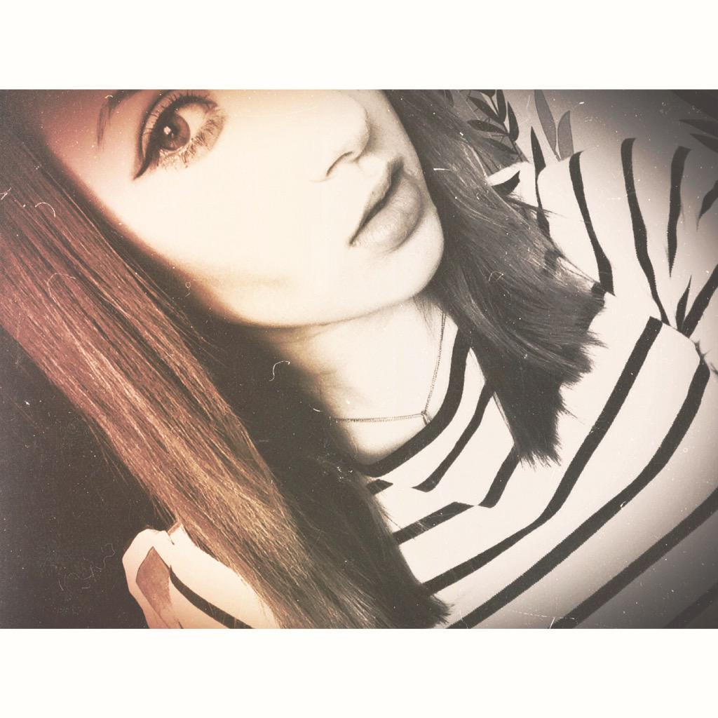 Lina_0000's tweet photo. Завтра будут фотографировать в школе , кто то опять как лах получится 🙈😂 http://t.co/4QqzmpXO6q