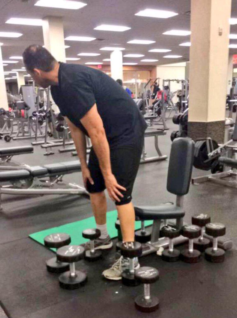 AntremanNET's tweet photo. Al abi al şu ilerdeki dumbell'ları da al hepsi senin olsun bize hiç bırakma al hepsini al evine götür http://t.co/T91i9vhGwz