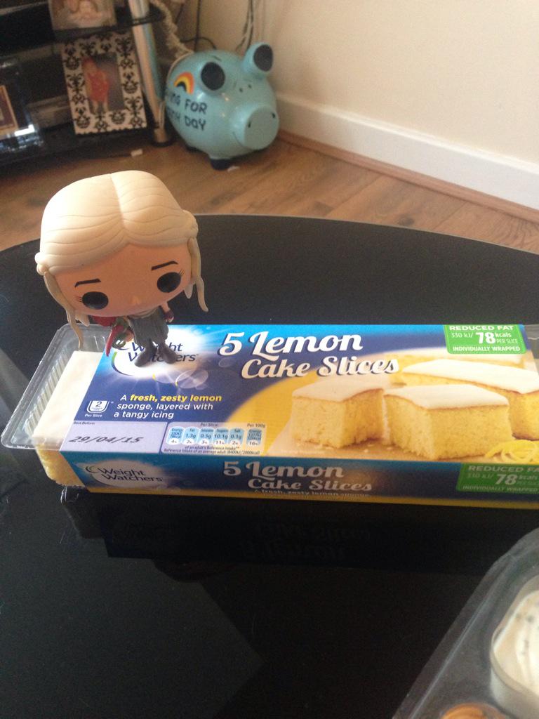 Lanadoo's tweet photo. Khaleesi has some tasty lemon cakes from Sansa to #CatchDrogon #GoTSeason5 #GOTUK #GameofThrones #DrogonIsComing http://t.co/A1n7vQdzYa
