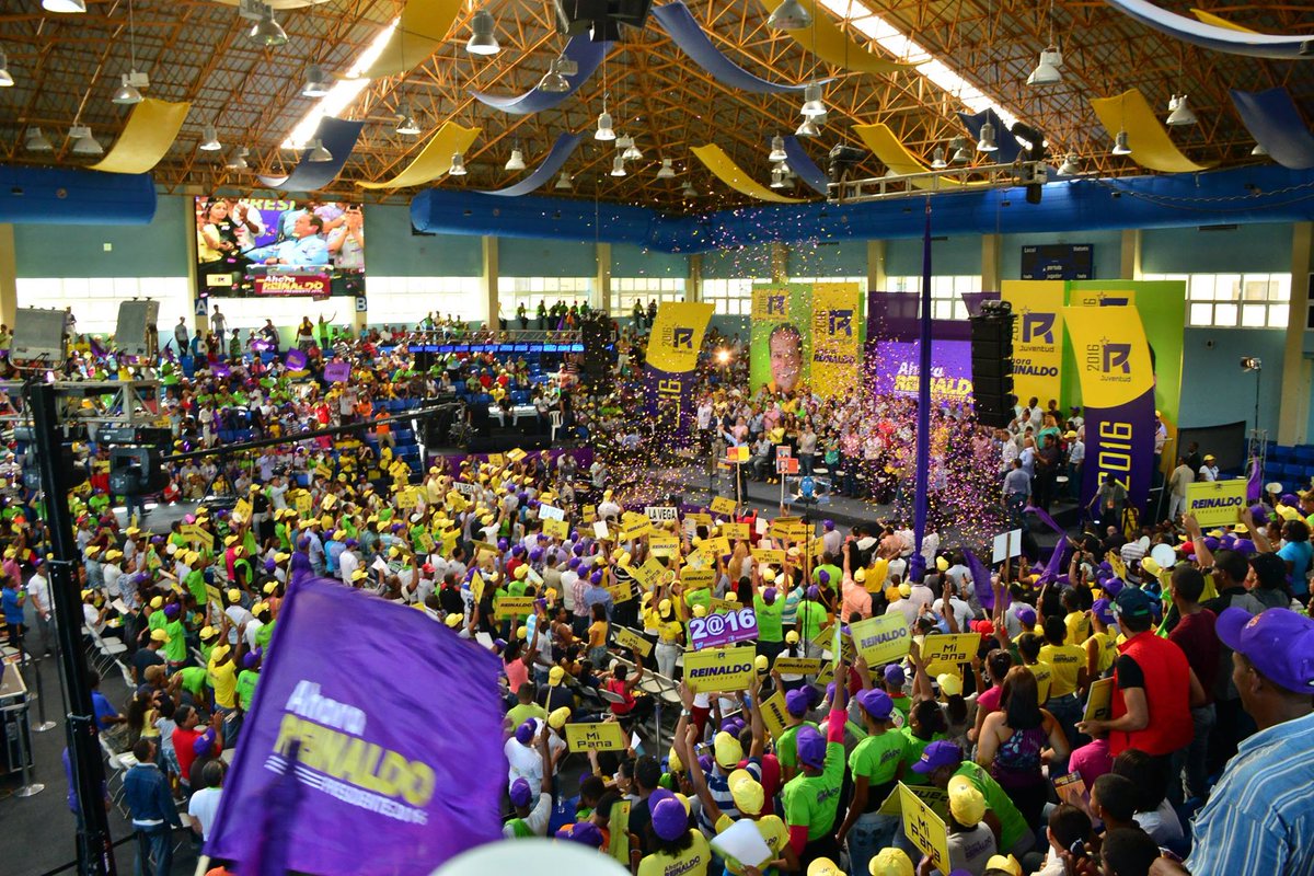 ReinaldoParedRD's tweet photo. "El país #avanza con el empuje de la juventud". #CONREINALDOSEGANA @ReinaldoPared @RPJuventud @andresvander http://t.co/Uh3FI5X36T