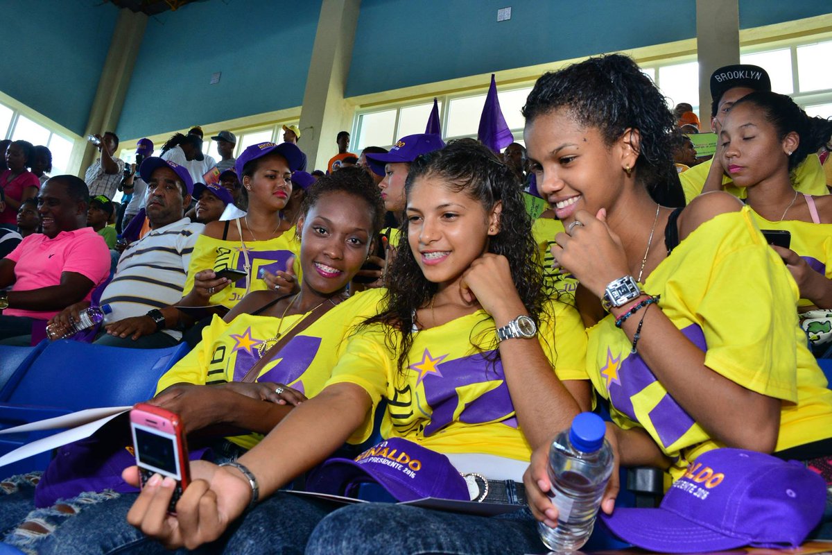 ReinaldoParedRD's tweet photo. "Para la #juventud #LoMejorEstáPorVenir". @ReinaldoPared @ingridmendozap @ConReinaldo @RPJuventud #CONREINALDOSEGANA http://t.co/aQQnfFgycv