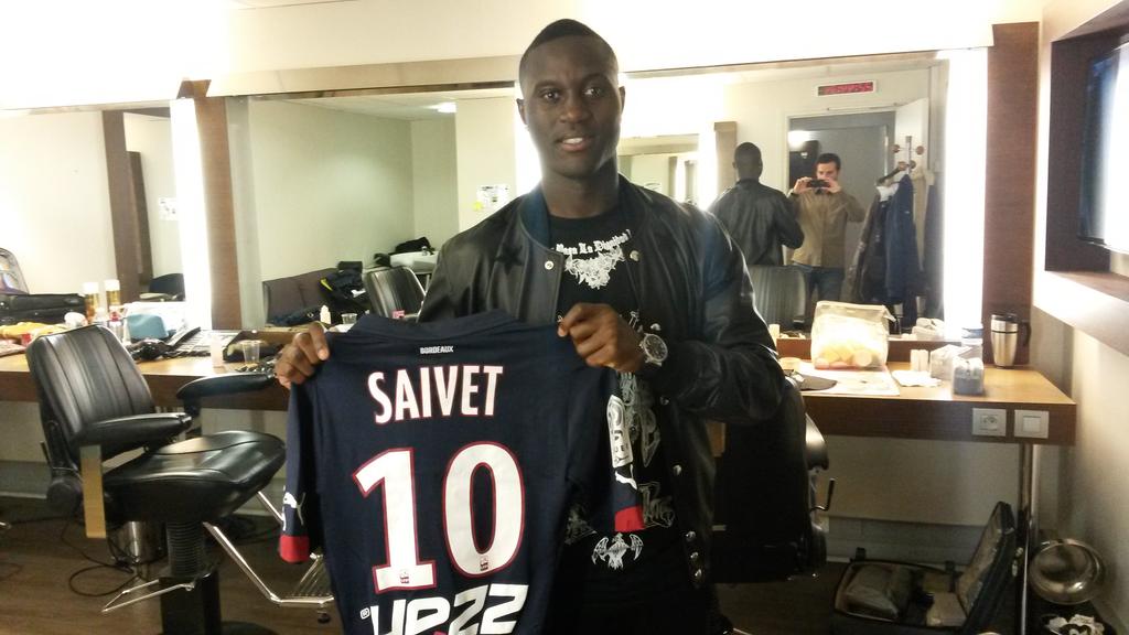 KingOfZeDay's tweet photo. RT (et envoie une lettre de motivation) pour gagner le maillot de @Saivet_Henri ! #Jplus1 http://t.co/kNfMgrflB4