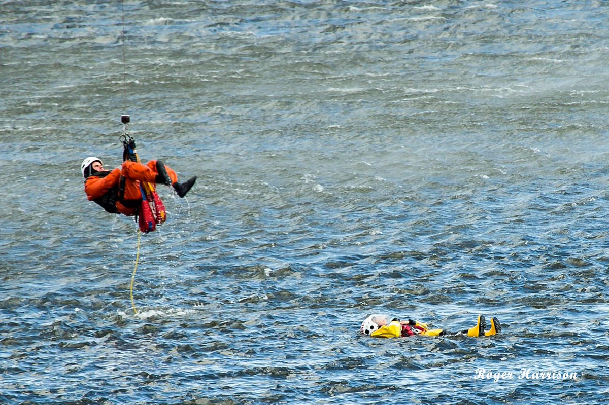 GalwayLifeboat's tweet photo. @carrstefanie Not everyday you're rescued by a handsome man :) @RNLI #SARDemo.  Photos by @harrisonrogera http://t.co/2rKPdjEA7T