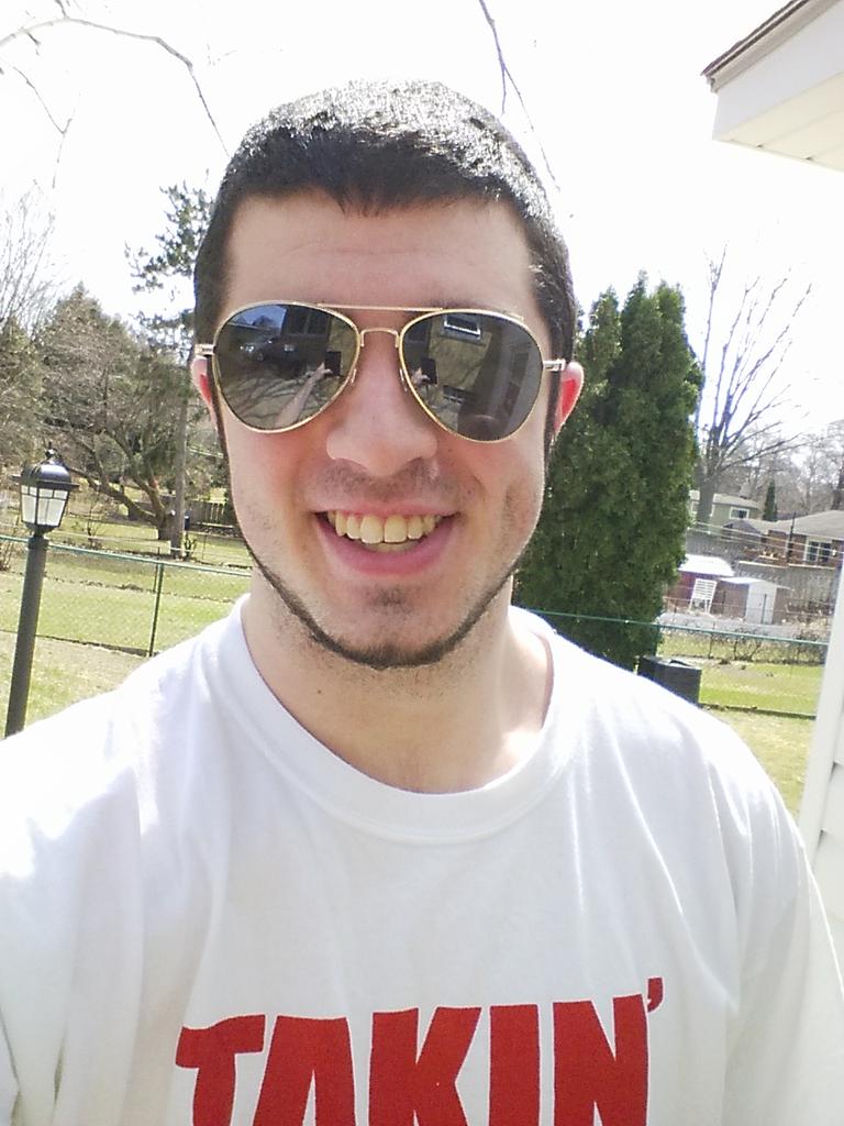 StevenSimons23's tweet photo. Beautiful day outside. Everyone support the cause and take your selfie! #cystinosissunglassday2015 http://t.co/OF16lk5ucZ