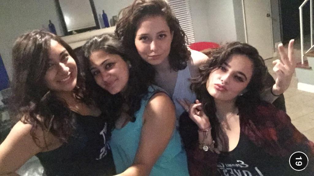 500daysofkenzee's tweet photo. Perfect way to start off our Spring break👯👯 #caytonsisters #finallyspringbreak http://t.co/eUukcyG5A3