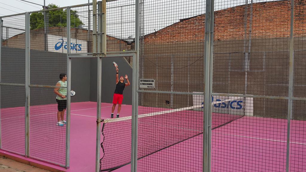 rodri_rios's tweet photo. Siempre esperando el momento exacto, #globo y #smash #padelrt "La repetición con propósito da comienzo a la destreza" http://t.co/mm9S2zF9F4