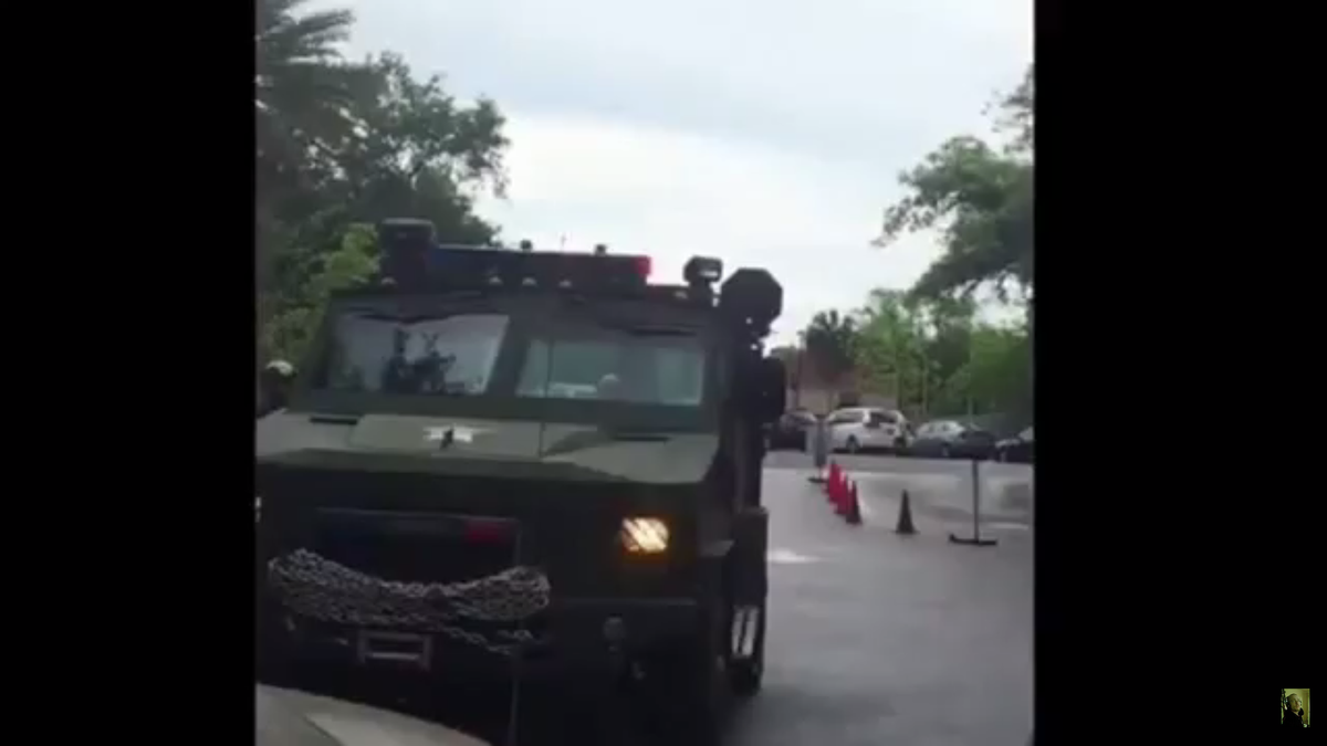 dahboo7's tweet photo. #Florida Police Are Using Military APC to Pull People Over #JadeHelm
https://t.co/bhXjydFRaT #JadeHelm15 #FTP2015 http://t.co/v2a4kWIBpZ
