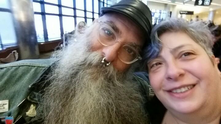 LeatherYenta's tweet photo. Together with @naylandblake at SJC, but leaving on separate flights. Bye, sweetie! #imsl2015 #imsbb2015 http://t.co/FNt5lqmC7g